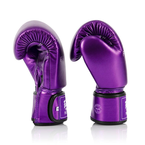 Gants de Muay Thai Fairtex, couleur violet métallisé, en cuir véritable brillant, pour entraînement et sparring. - Product Image 6