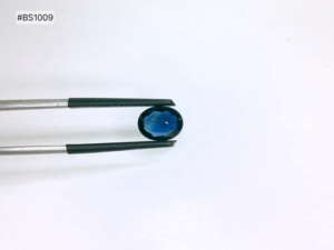 Zafiro Azul de Origen Africano, Ovalado, Calentado, 2.26ct, con Claridad Impecable y Brillo Natural, Gema Suelta Apta para Joyería de Anillo - Product Image 2