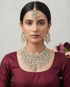 Ensemble de collier de créateur orné de perles de cristal suspendues, de cabochons ovales et de pierres, avec mang tika et boucles d'oreilles, bijoux ethniques tendance pour femmes - Product Image 6