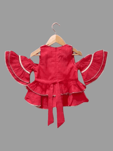 Twisha Haut en coton tissé à manches courtes orné de motifs avec Lehenga imprimé - Corail et jaune pour filles - Product Image 2