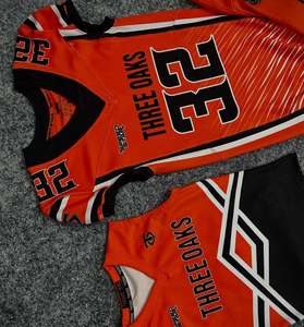 Ensemble maillot et pantalon de football américain personnalisé par sublimation pour homme, orange rayé, respirant, avec numéro 32 et logo d'équipe - Product Image 2