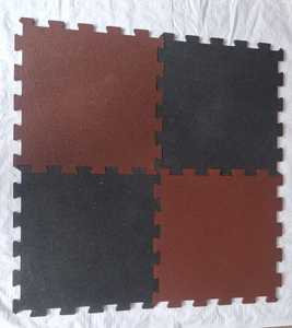 Dalles de caoutchouc recyclé emboîtables multicolores modernes pour extérieur, 30 mm - Product Image 2