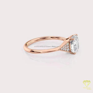 Anillo de Compromiso de Moissanita con Corte Cojín y Detalles Laterales Triangulares, Anillo Solitario de Oro Rosa para Novia, Elegante Anillo de Promesa de Boda - Product Image 3
