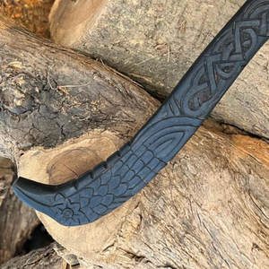 Hache artisanale sur le thème des Vikings avec poignée en cuir de qualité supérieure et tête gravée pour décoration murale - Product Image 5