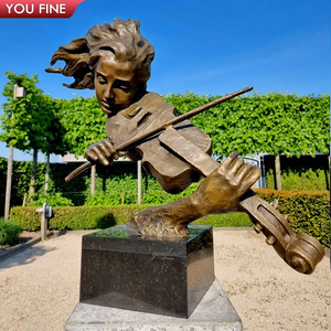 Sculpture de dame en bronze extérieure personnalisée jouant du violon - Product Image 1