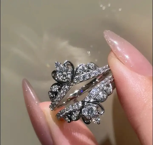 Anneau de mariage et de fiançailles de qualité supérieure en moissanite 925, forme couronne, en argent sterling plaqué or jaune et or blanc. - Product Image 4