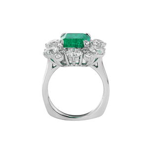 Anillo de compromiso de esmeralda colombiana de laboratorio con corte esmeralda de 3 quilates, oro blanco de 18K, engaste de doble garra, halo de diamantes de laboratorio, anillo llamativo - Product Image 3