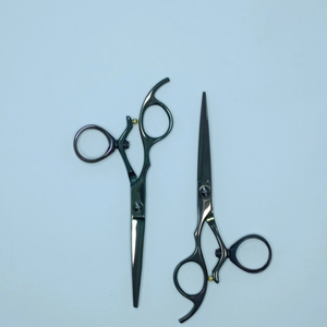 Nouveaux produits : Ciseaux de barbier professionnels en acier inoxydable couleur noir plasma pour la coupe et le coiffage – Nouveaux ciseaux de coupe pour salon - Product Image 1