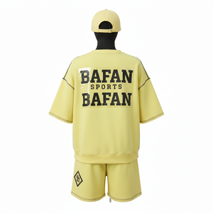 Conjunto de Sudadera y Pantalones Cortos de Felpa de Algodón Premium 100% para Mujer, con Paneles Amarillos Suaves y Costuras con Logotipo Personalizado por Transferencia Térmica - Product Image 2