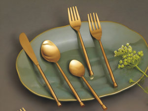 Cuchara de cena de mesa con mango martillado dorado mate de acero inoxidable personalizado de primera calidad - Product Image 5