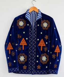 เสื้อแจ็คเก็ตกำมะหยี่สีน้ำเงินปักลายซูซานี งานฝีมือสุดพิเศษ  เสื้อโค้ทกำมะหยี่ปักลายทำมือ สไตล์วินเทจ เหมาะสำหรับวันหยุด เสื้อคลุมสำหรับผู้หญิง - Product Image 3