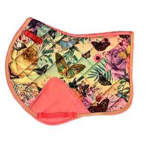 Características de diseño ergonómico para reducir los puntos de presión en la columna vertebral sensible, almohadilla de montar a caballo con estampado. - Product Image 3