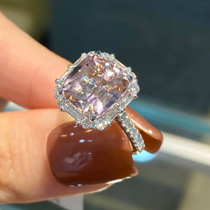 Bague de fiançailles en or 18 carats avec diamant halo taille coussin pêche de 3 carats et pierre précieuse rose clair certifiée IGI – Cadeau d'anniversaire - Product Image 4