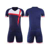 Maillot de football pour homme, bleu, blanc, rouge, blocs de couleurs, col en V, manches courtes, évacuation de l'humidité, coupe athlétique, toutes saisons
