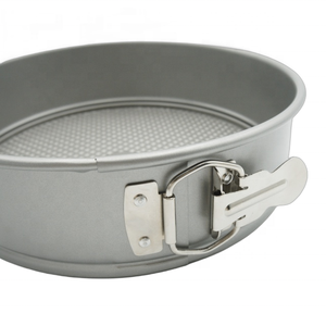 Moule à gâteau à ressort en acier au carbone de haute qualité de 9.5 pouces antiadhésif avec fond amovible facile à nettoyer pour la cuisson - Product Image 3