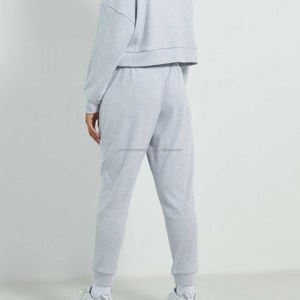 Sudadera de felpa de algodón 100% para mujer, traje liso bordado para invierno, estilo corto con posición de logotipo frontal - Product Image 4