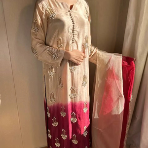 ชุดผ้าไหมชินนอนเนื้อหนักคุณภาพเยี่ยม ประดับด้วยลูกปัดและงานปักมืออย่างประณีต พร้อมกางเกงพลัซโซและผ้าคลุมไหล่ - Product Image 1