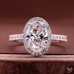 Bague de fiançailles ovale 2 carats avec halo, diamant de laboratoire certifié IGI, bande pavée, élégante en or blanc, cadeau de mariage et d'anniversaire - Product Image 1