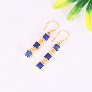 Pendientes Elegantes y Minimalistas de Plata de Ley 925 Chapados en Oro con Triple Piedra de Lapislázuli Natural para Mujer - Product Image 2