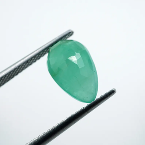 Gema de Esmeralda Facetada en Forma de Pera, 2.30ct, Gema Verde Natural de 11x7x4.5mm, Marca HAYAAT GEMS para Joyería, Origen Rajasthan - Product Image 3