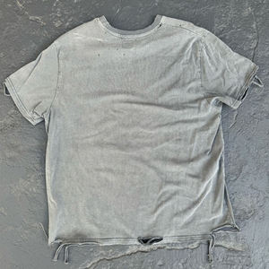 เสื้อยืดผู้ชายสไตล์วินเทจ ผ้าคอตตอน 100% หนานุ่ม ซักย้อมสีแบบ Stone Washed ขาดๆ แบบ Distressed พิมพ์ลายกราฟิก DTG ขนาดใหญ่พิเศษ รับผลิตตามสั่งขายส่ง - Product Image 1