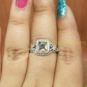 แหวนควอตซ์สโมคกี้ทรงสี่เหลี่ยมแบบวินเทจ |   แหวนเงินแท้ 925 ลายฉลุทำมือ |   เครื่องประดับอัญมณีสไตล์โบราณสำหรับผู้หญิง - Product Image 2