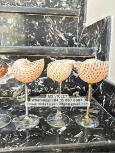 Juego de 2 Copas de Cóctel Personalizadas con Nombre y Diseño de Concha Marina, Copas de Boda en la Playa Hechas a Mano, Duraderas, Estilo Costero, Regalo - Product Image 4