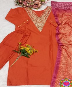 ชุดเสื้อผ้าฝ้ายลายสลับสีแฟนซี ตัดเย็บปักลายหรูหรา พร้อมผ้าคลุมไหล่ สำหรับงานเทศกาล ราคาขายส่ง เสื้อผ้าชาติพันธุ์ สีส้ม - Product Image 3