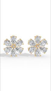 Boucles d'oreilles clous en or 18 carats avec diamants taille poire et motif floral, bijoux de luxe, fournisseur en gros - Product Image 5