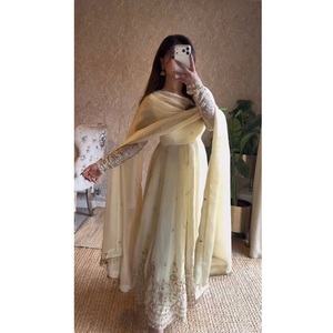 Elegante Conjunto de Vestido Anarkali con Pantalón y Dupatta para Mujer, Diseño de Seda Fendy, Vestido Largo Ideal para Bodas, Festivales y Ocasiones Especiales - Product Image 1