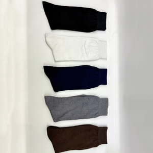 Chaussettes de ville classiques en coton de haute qualité pour homme, couleur unie, design élégant, pour le sport et les affaires. - Product Image 5