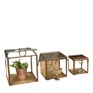 Terrario de prisma de cristal con marco dorado, maceta de metal, terrario geométrico de cristal, precio al por mayor - Product Image 1