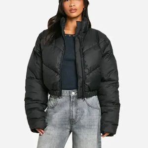 Dernière collection : Doudoune matelassée noire personnalisée pour femme, coupe courte, col montant, style bouffant, en duvet, idéale pour l'hiver - Product Image 2