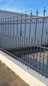 แผงรั้วเหล็กสำหรับงานหนักสำหรับใช้งานกลางแจ้ง พร้อมเคลือบสีเทาเข้มแบบพ่นฝุ่น สำหรับโครงตาข่ายและประตู - Product Image 4