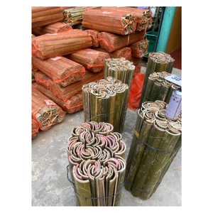 Poteau demi-rond en bambou de haute qualité, durable et très demandé, pour l'agriculture écologique et les clôtures extérieures - Product Image 1