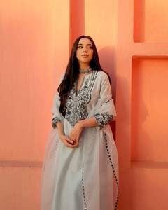 Traje Salwar de Tela Georgette Lavanda, Diseño Moderno, Estilo Indio-Pakistaní, Exclusivo, para Mujer, Ideal para Fiestas, Bodas y Eventos Étnicos - Product Image 4