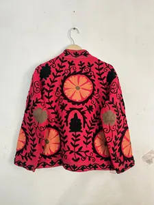 Veste courte en coton brodé Suzani rose et noir, style bohème chic, motif floral ethnique, pour femmes, idéale pour les festivals - Product Image 5