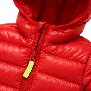 Veste d'hiver pour enfants en denim matelassé rouge coupe-vent à capuche fine à manches longues avec fermeture éclair - Product Image 4