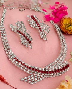 Ensemble collier et boucles d'oreilles en zircon plaqué or de qualité supérieure, design élégant, pour femmes, occasions de mariage et de fête - Product Image 3