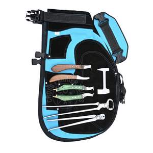 Paquete de Herramientas Comerciales para Herrador con Delantal de Seguridad, Cortaúñas para Cascos, Extractor de Cascos, Remachador, Pulidor y 4 Cuchillas de Bucle con Mango de Madera y Latón - Product Image 1