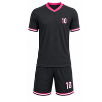 Uniforme de fútbol profesional negro, rosa y blanco |   Conjunto de Uniforme de Fútbol Personalizado con Números |   Ropa Deportiva Elegante con Ribete a Rayas para Equipos
