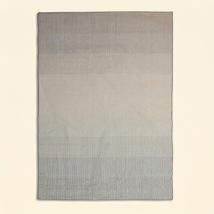 Tapis floral tufté à la main en laine gris argenté DECORDEC, antidérapant, écologique, à poils épais, moderne, pour salon, chambre et hôtel - Product Image 1