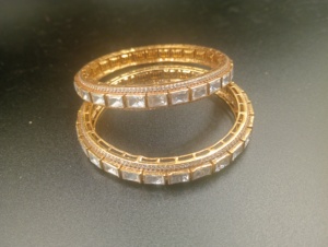 AMAIRA JEWELS Ensemble de bracelets en cristal plaqué or, taille émeraude, sertissage en canal, design géométrique, unisexe, fiançailles, bracelets Polki tendance - Product Image 3