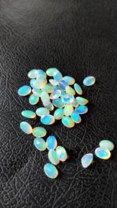 Lote de Gemas Sueltas de Ópalo Etíope Natural, Corte Ovalado Facetado de 6x8mm, Calidad AAA - Product Image 5