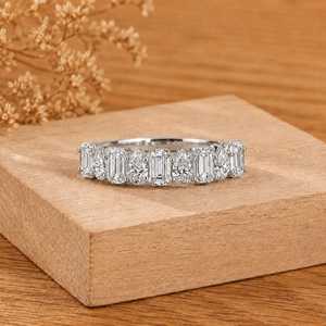 Bague d'éternité pour femme en or massif 10K 14K 18K avec diamants de laboratoire taille poire et taille émeraude, couleur E, clarté VVS - Product Image 3