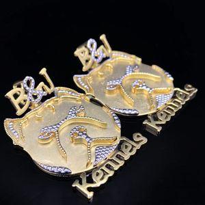 Pendentif personnalisé en alliage plaqué or avec diamants CZ étincelants pour la rue - Product Image 1