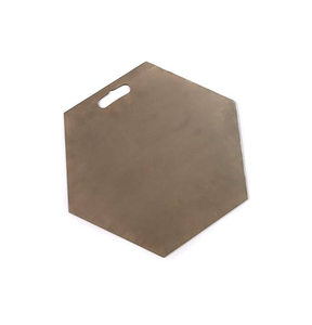 Le fabricant fournit une planche à découper en acier inoxydable avec une finition argentée de haute qualité, un accessoire de cuisine écologique. - Product Image 1