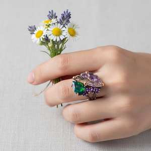 Anillo de Hoja de Ópalo Ametrino Bicolor Diseñado para una Elegancia Artística, una Armonía de Colores Naturales y un Atractivo de Joyería Atemporal - Product Image 2