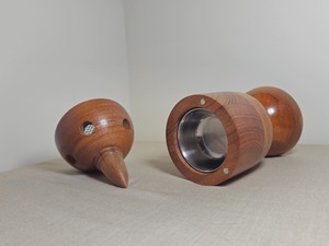 Quemador de incienso de madera de acacia natural, difusor aromático para uso en todas las estaciones, hecho a mano con tapa cónica por Curio Craft. - Product Image 4