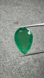 Émeraude naturelle zambienne de 15,91 carats, forme poire, facettée, pierre précieuse en vrac, grande pierre verte de luxe, bijoux fins, certifiée GIA, Jai Narayan - Product Image 3